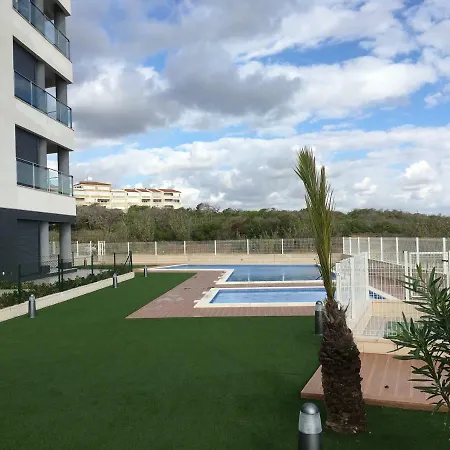 Apartament Pinada Iv *